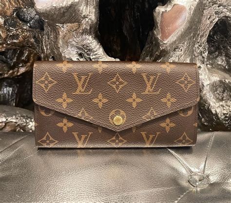 louis vuitton sarah wallet monogram|louis vuitton reverse monogram wallet.